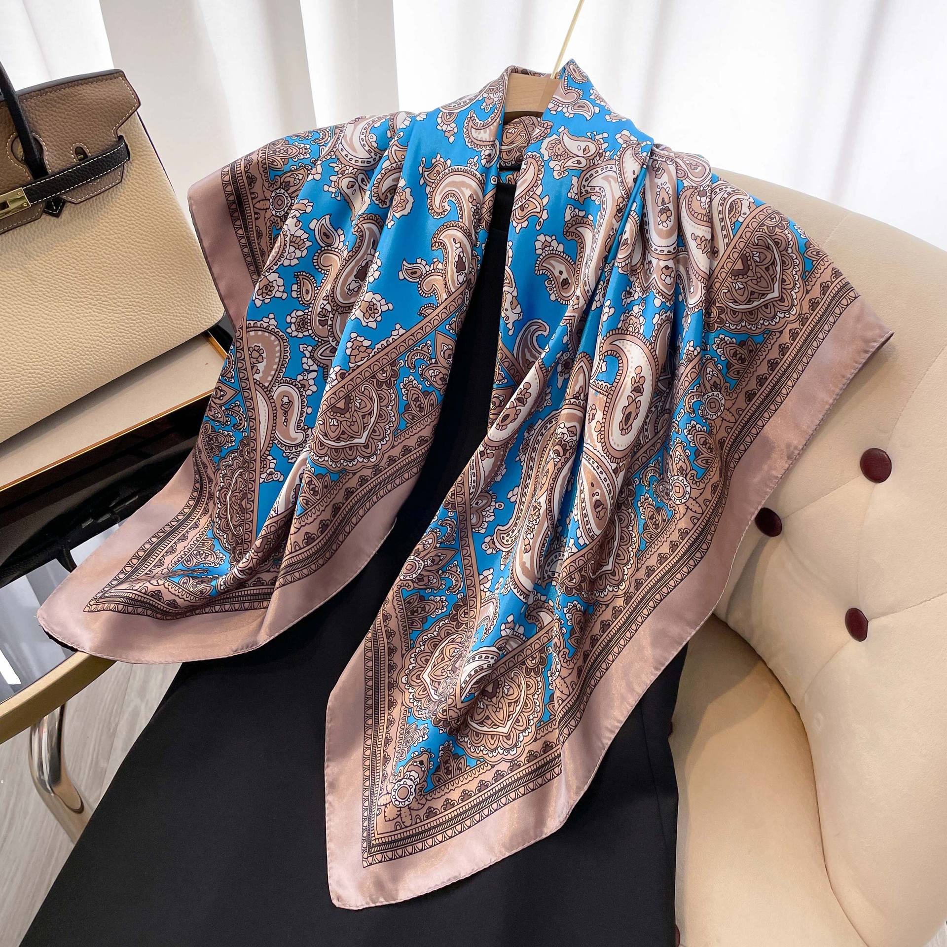 

Высококачественные роскошные шелковые шарфы, повязка на голову, шарфы, шейный шарф для женщин, шелковый шарф с цепочкой, женская декоративная шаль 90*90cm