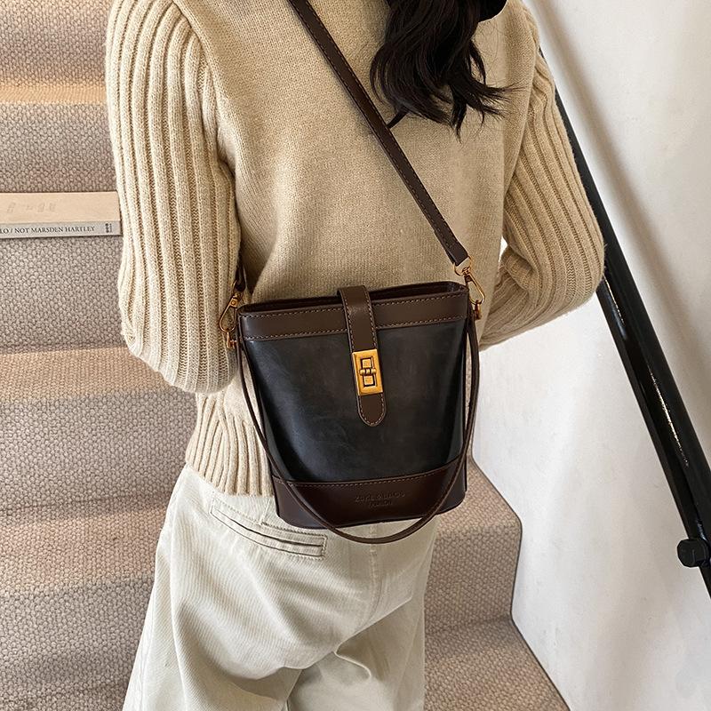 

Retro tote bag women s 2025 new high-end handbag versatile niche design single shoulder oblique span bag 19*9.5*18.5 чёрный