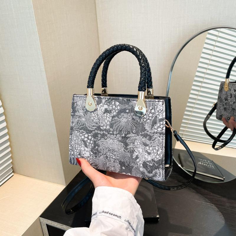 New Niche Design Shoulder Bag, High-end Texture Small Square Bag, Temperament Versatile Handbag, Fashionable Commuter Messenger Bag