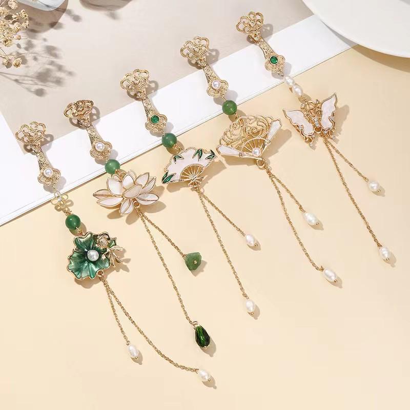 Chinese Lotus Mother-of-Pearl Qipao Pendant Brooch: Elegant Hanfu Tea Dress Accessory