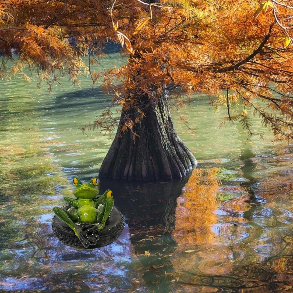 Garden Frog Statue Water Floating Ornaments Simulation Animal Christmas Thanksgiving New Year Decoration for Indoor Outdoor