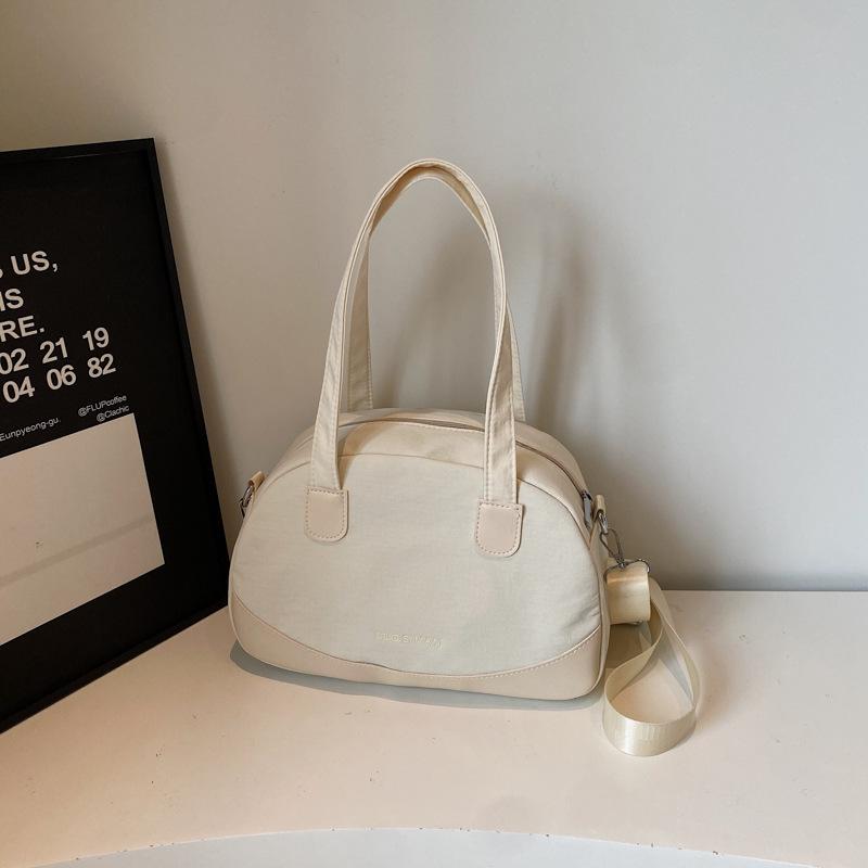 

Niche simple casual shoulder bag women s 2025 autumn Korean version fashionable foreign style solid color hand carry messenger shell bag Small бежевый