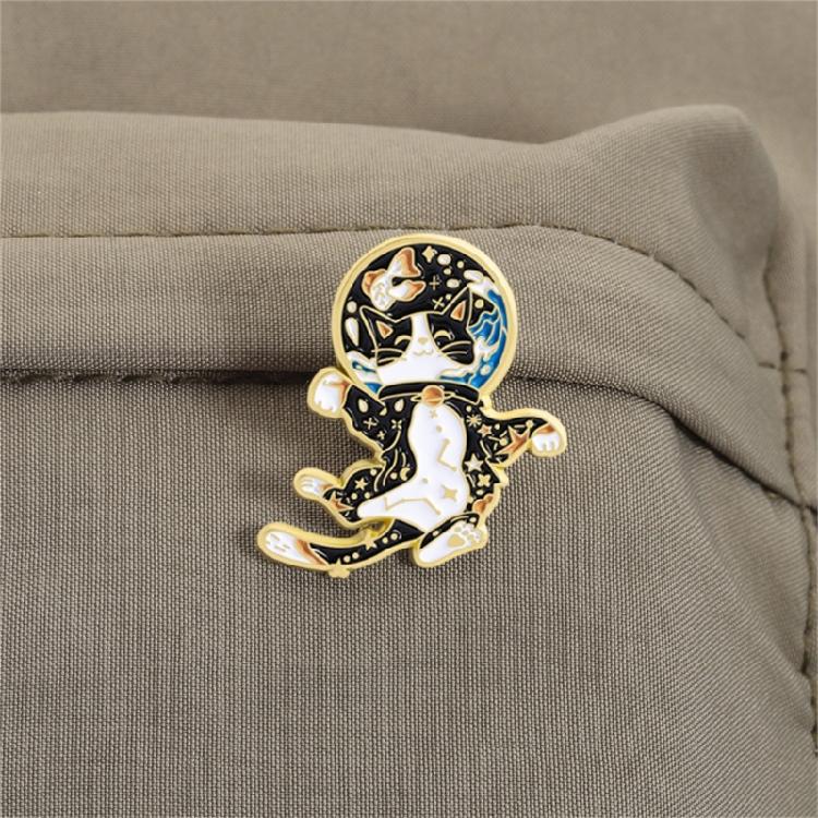 Tecknade katter i rymddräkt Brosch Legering Stjärnbilder Kragstift Smycke Gåva till Vän Familj Samlare