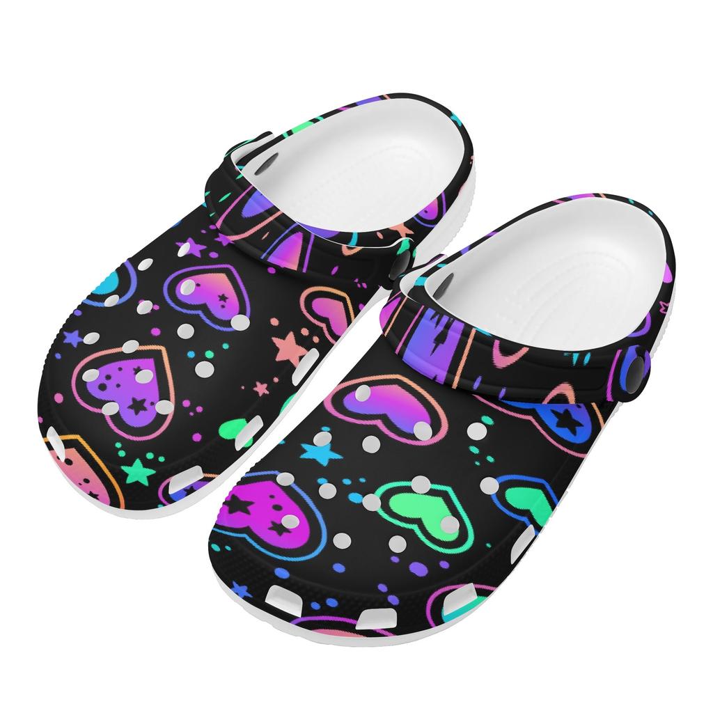 White EVA Clogs with Candy Heart Print, Lightweight Slip On Garden Shoes, Breathable Beach Sandals, Indoor Outdoor Slippers for Men Women