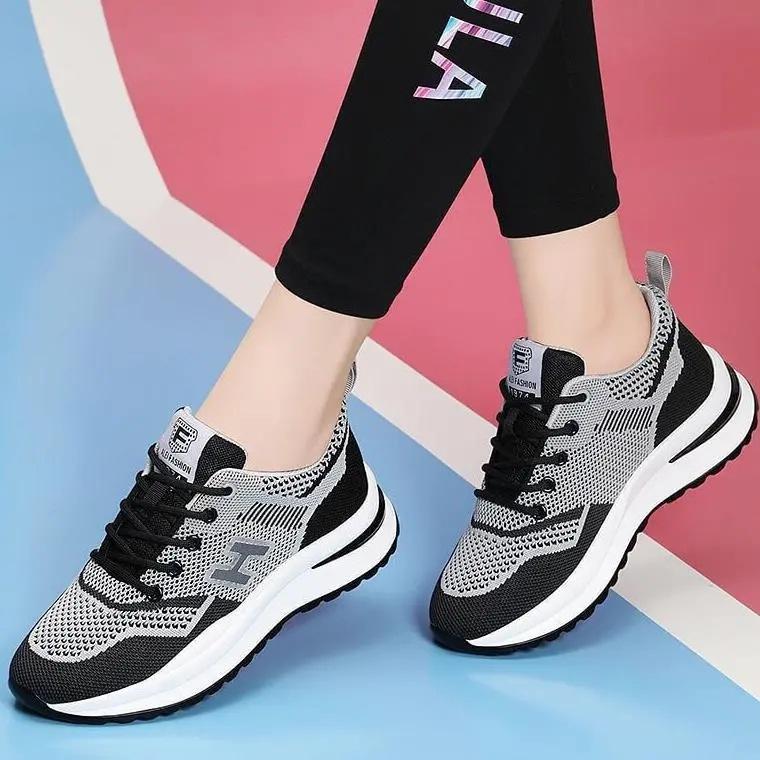 Medium Women's Shoes Mom Shoes Sneakers Lightweight Flat-soled Mesh Shoes Non-slip Soft-soled Summer Fly-woven Breathable Cloth Shoes