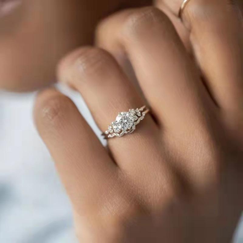 Main stone with multi-diamond ring, chic inlay design, suitable for Valentine's Day, wedding anniversary and other festivals, full of romance