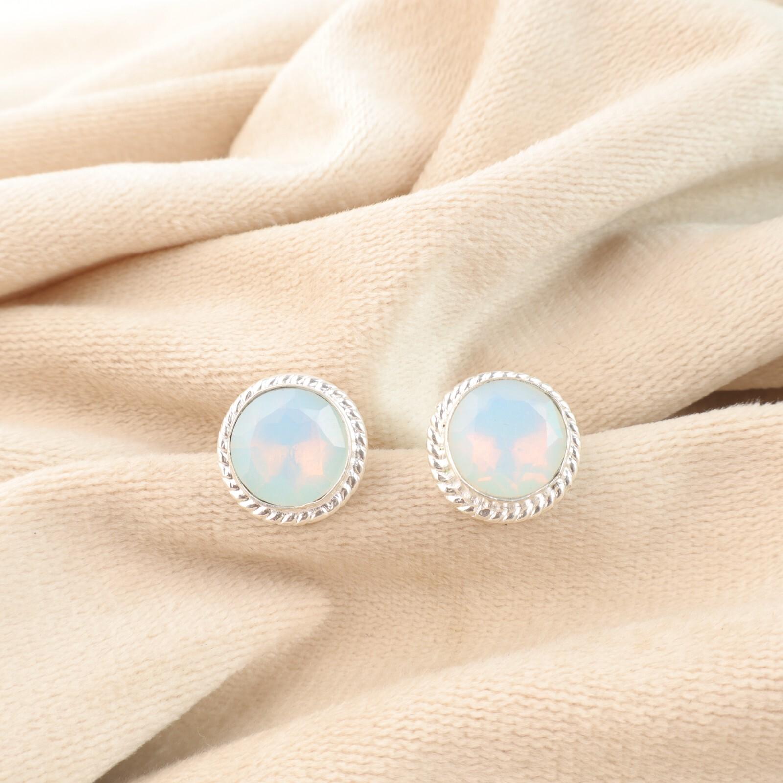 

Молочный опал драгоценный камень 925 стерлинговое серебро ювелирные изделия ручной работы круглые пусеты 0.53 EE-147-19