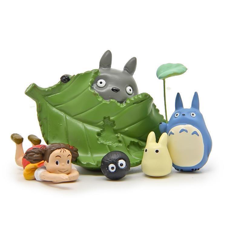 My Neighbor Totoro Cartoon Resin Figurine With Green Leaf And Blue Cat Bus For Home Decor Gift