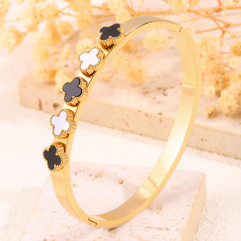 Fashionable Titanium Steel Four Leaf Clover Raised Bracelet Couple Flower Bracelet 17CM