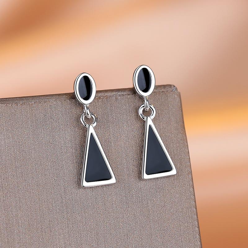 Exquisite Fashion Sterling Silver Stud Earrings Women'S Simple And Elegant Earrings Black Epoxy Triangle Geometric Jewelry Cross Mirror