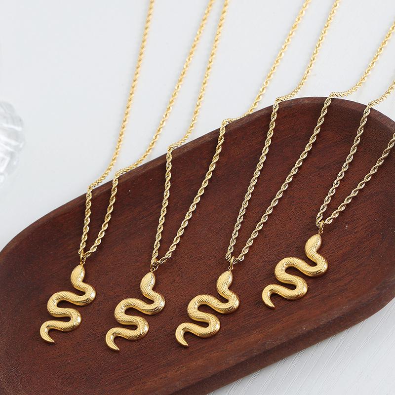 18K Gold Empress Dowager Snake Pendant Necklace, Titanium Steel Twisted Chain, Hip Hop Collarbone Jewelry.