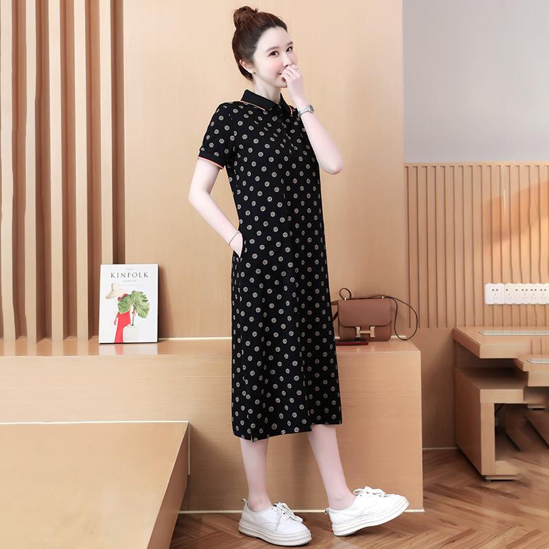 

Платье-футболка с лацканами, приталенное, с коротким рукавом, летнее, с карманом, с цветочным принтом, длиной до колена M чёрный