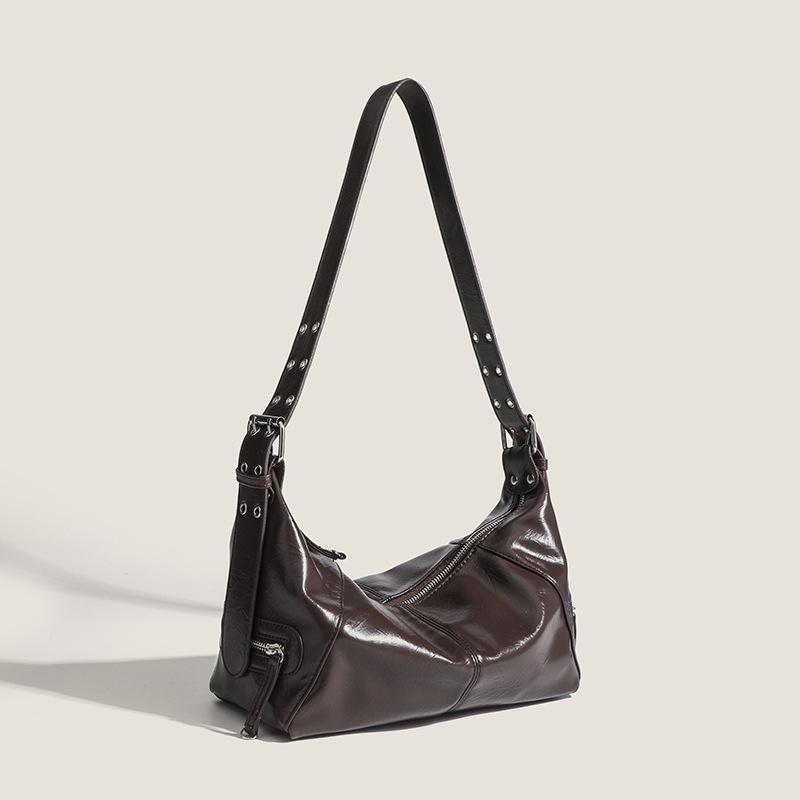 2025 autumn and winter new trendy girl Internet celebrity versatile women's bag niche cool pull shoulder bag feeling underarm women's bag