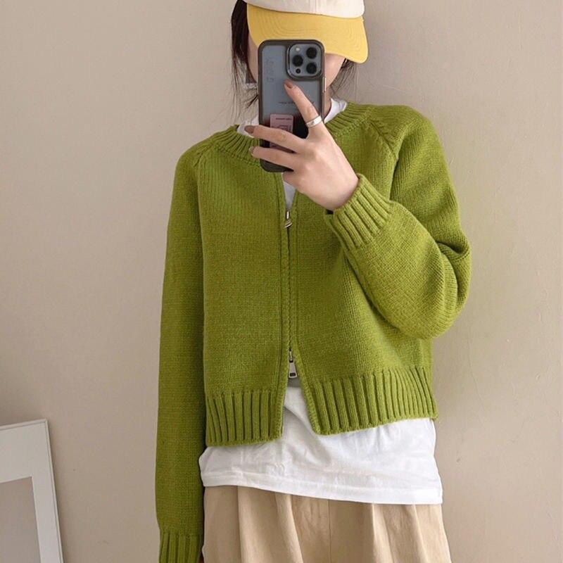 

Зимний однотонный вязаный кардиган, женские куртки, милые укороченные свитера на молнии, корейские винтажные повседневные свободные короткие трикотажные пальто 28975 One Size зелёный