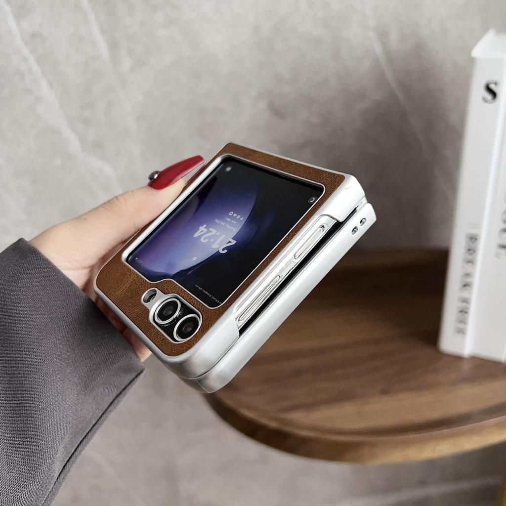 Magnetyczne etui Samsung Galaxy Z Flip7 Retro z fakturą Crazy Horse do Flip6/5