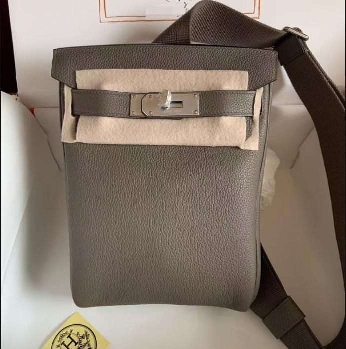 Bolsa Transversal Sense de Alta Qualidade com Camada Superior de Pele de Cordeiro para Mulheres Grande Capacidade Estilo Versátil Nova Chegada