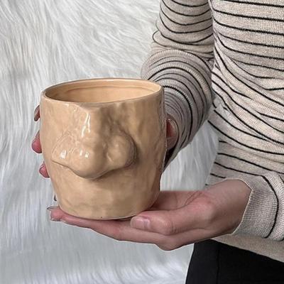 Lustiges Nasenbohren Tasse und Teller Set Handgefertigte Keramik Tasse 410ml Nase Kaffeetasse Stiftehalter Make-up Pinsel Organizer