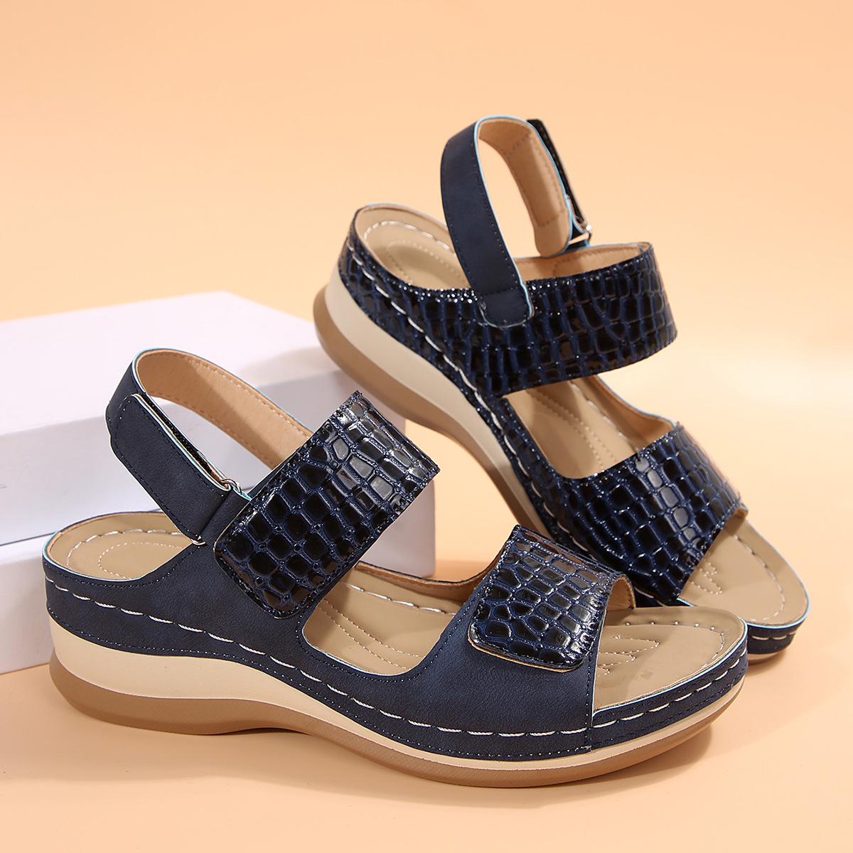 

European and American high-heeled women s cool slippers summer wear 2025 new thick-heeled high-heeled shoes large-size women s shoes 43 синій