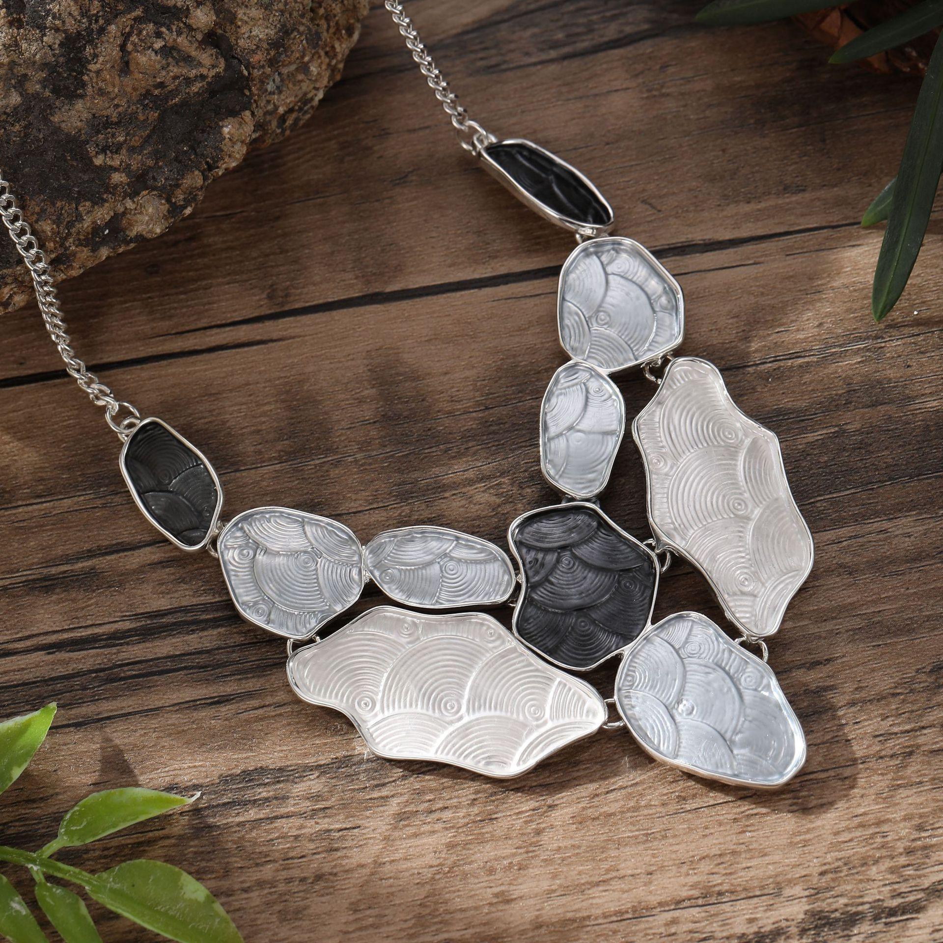 

Color painting oil exaggerated geometric necklace, personalized women irregular geometric necklace