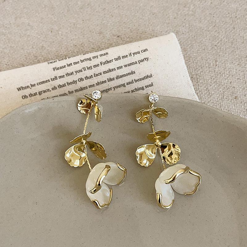 

Серьги-гвоздики с бахромой из смоляного цветка цвета карамели Maillard, женские, нишевые, высокого класса, легкие, роскошные, модные, универсальные серьги