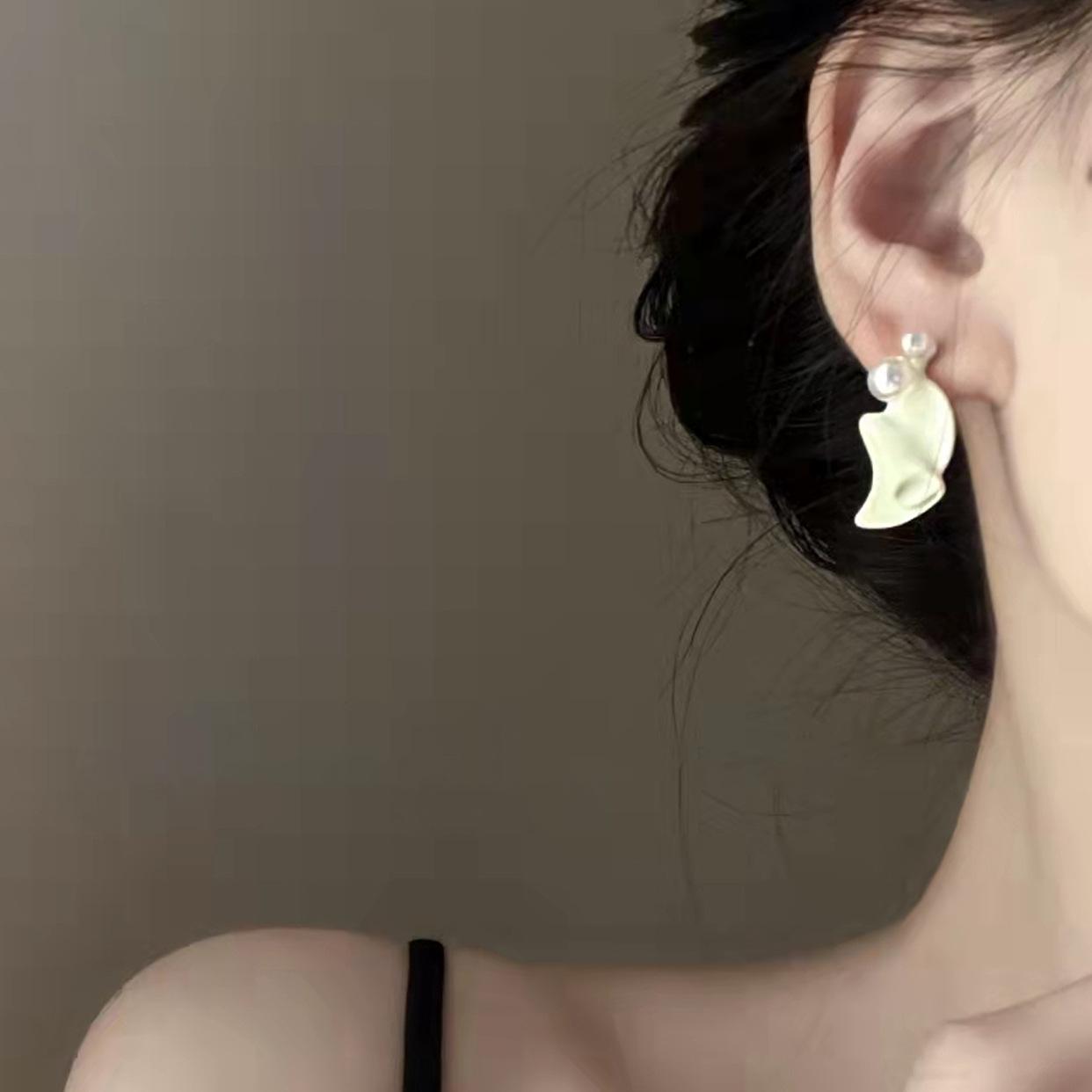 

Серьги-гвоздики женские корейского нишевого дизайна класса люкс