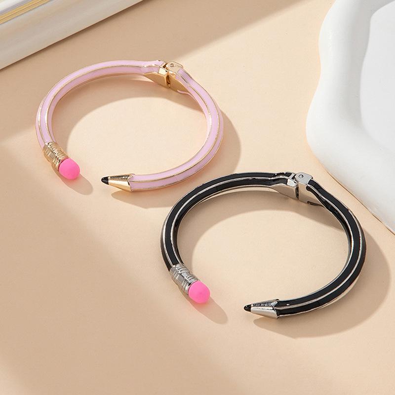 Elegantes und modisches buntes Armband - Europäischer, amerikanischer, koreanischer Stil, Exquisiter Nischen-Leichtluxus-Schmuck für Damen