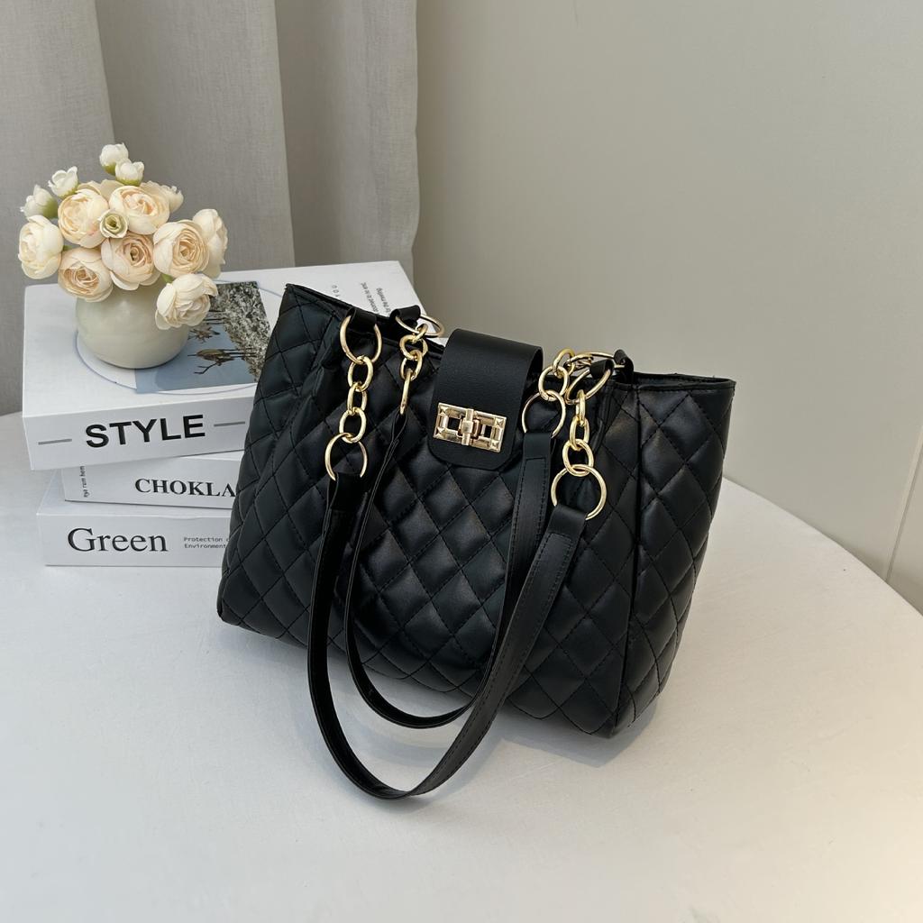 Straw bag women's new fashion lock woven shoulder bag summer popular tote bag one
