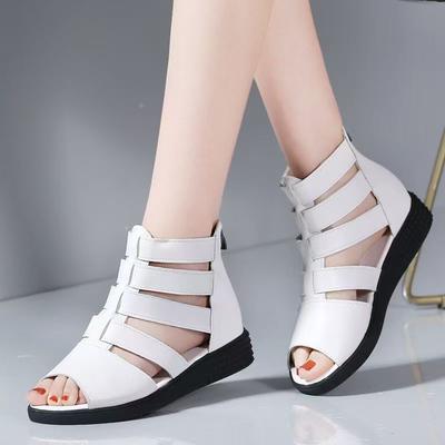 Moteriška avalynė – Sandalai