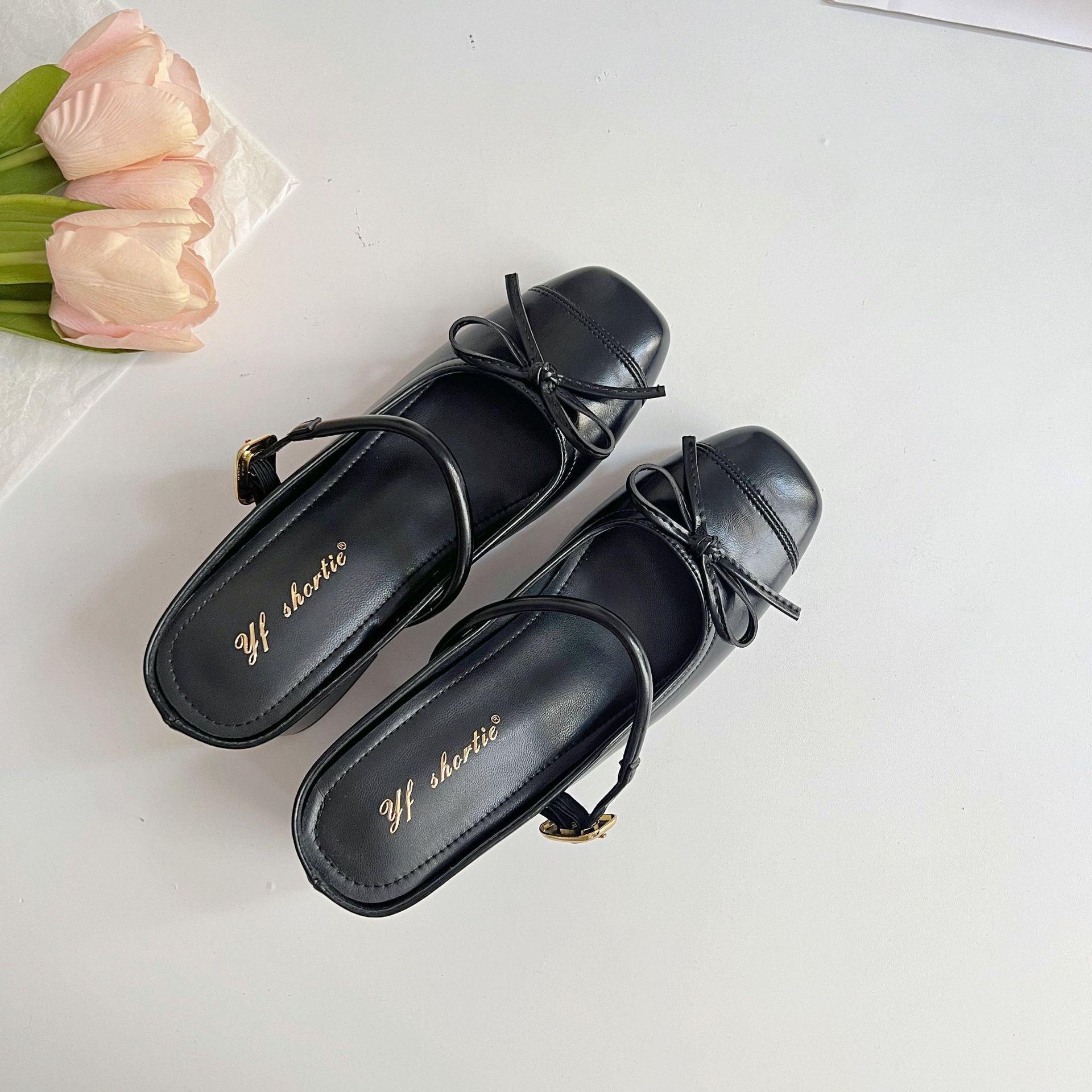 

Inner height-increasing women s shoes bow metal one-word slippers 2025 spring new retro square head thick heel cool slippers 40 чёрный
