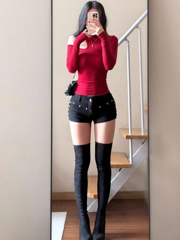 Spicy Red Cutout Cold Shoulder Turtleneck T-Shirt for Women – Slimming & Flattering Spring/Autumn Base Layer