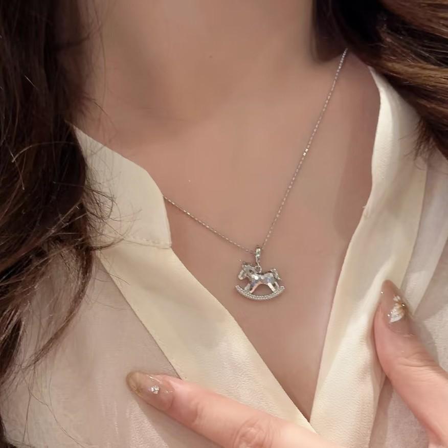 Goldfarbene Tierkreiszeichen Pferd Anhänger Halskette für Damen Chinesischer Stil Neujahr Schlüsselbein Choker Party Alltag Schmuck Glücksschmuck