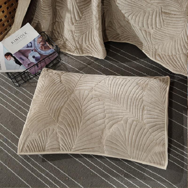 Velvet Embroidered Bedspread Set 3-Piece Plush Coverlet with 2 Pillowcases King Queen Size Soft Quilted Blanket Home Decor Quilt