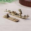 1 Stück Schreibtischornament Antik Messing Bambusfloß Fischerboot Fischer Kunst Modellierung Skulptur Räuchergefäß Dekoration