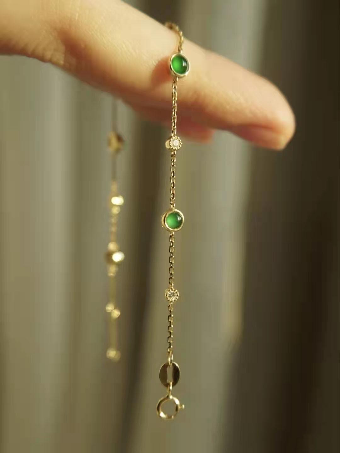 

Изумрудно-зеленый браслет из нефрита Капля росы : Женский аксессуар с бриллиантами, изящный и роскошный, с покрытием из 18-каратного золота.