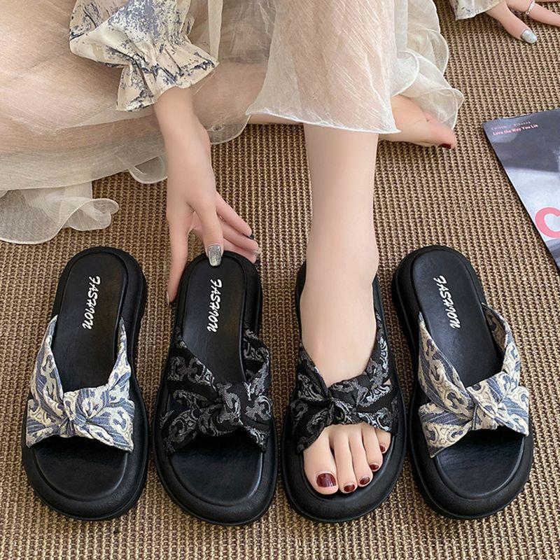 Design Sense Niche Famous Style One-word Slippers Women's Summer Wear Non-slip Thick-soled Beach Roman Shoes 2025 New