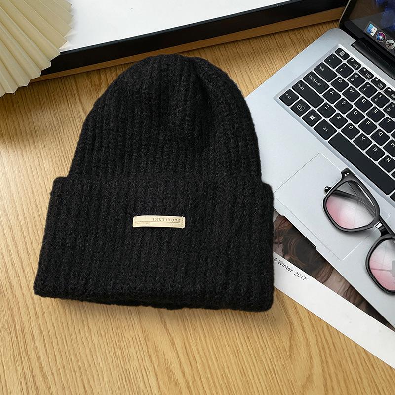 The Large Head Girdle Warm Ear Protecting Knitted Cap Is Fashionable and Versatile Making Your Face Look Good. The Small Woolen Cap Keeps You Warm