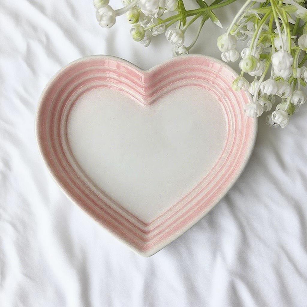 

Gradient Heart-shaped Ceramic Pet Bowl, Anti-Vomiting Stress-Free, 12cm Underglaze Color Cat Bowl Dog Bowl-creative Pet Bowl 12cm
