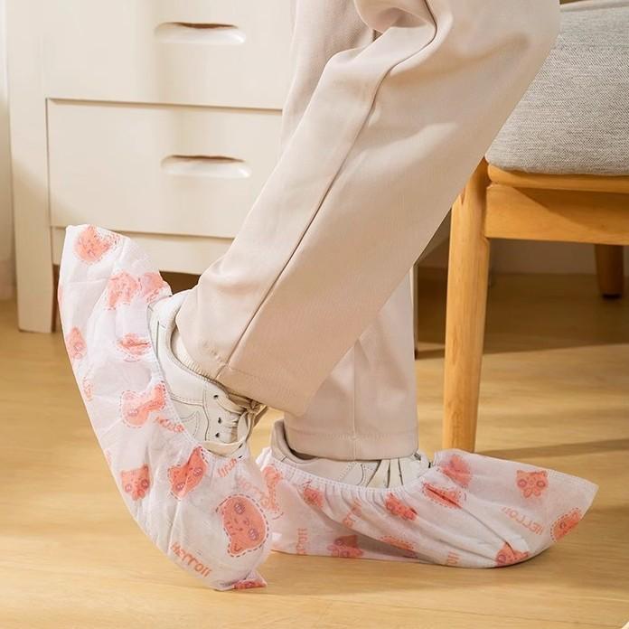 Washable Wear-resistant Adult Cartoon Shoe Covers, Disposable Non-woven Fabric, Thickened for Indoor Use.
