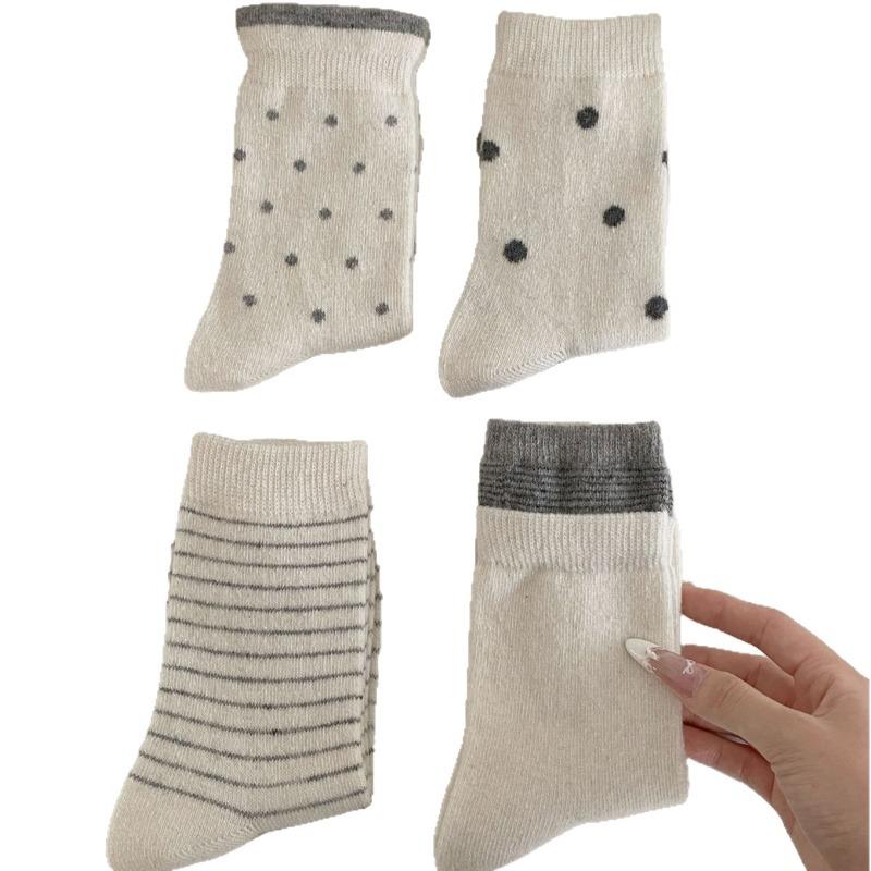 Thick and Warm Wool Socks for Women In Autumn and Winter, with Black Fungus Edges, Boneless Pile Socks and Stripes