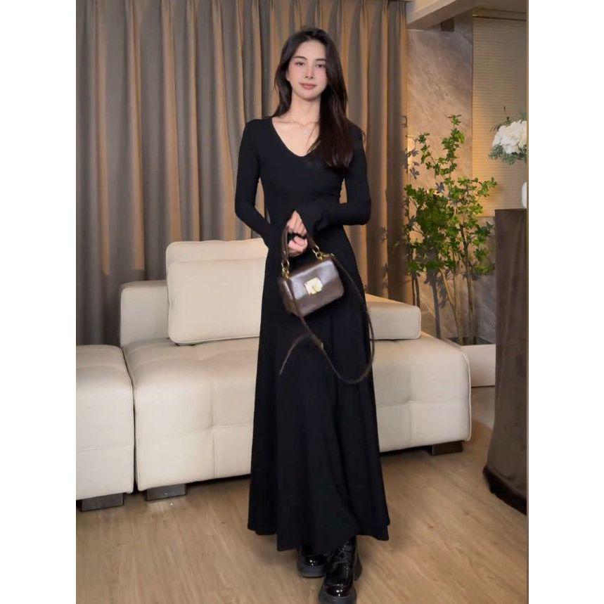 Red V-Neck Spicy Girl Long-Sleeved A-Line Dress for Women - Autumn/Winter Slim Fit Waist-Cinching M чёрный