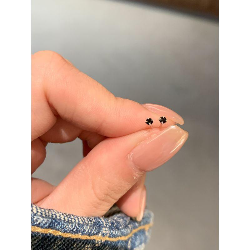 

Dudu Couple S999 Sterling Silver Stud Earrings Very Small Female Zircon Black Diamond S999 sterling silver pair