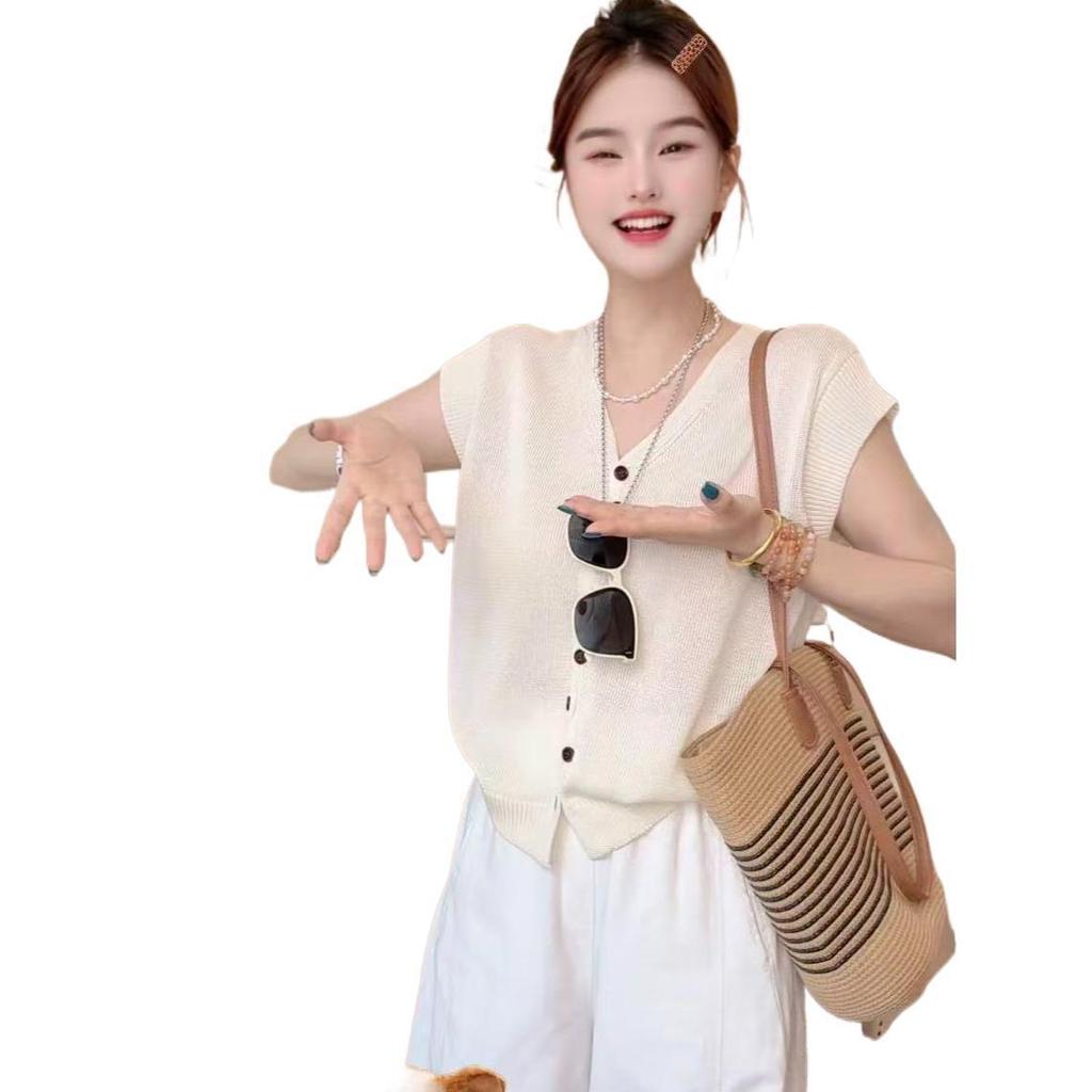 2026 Summer Women's Simple Solid Color Knit Top - Short-Sleeved, Single-Breasted, Round Neck, Age-Reducing Design