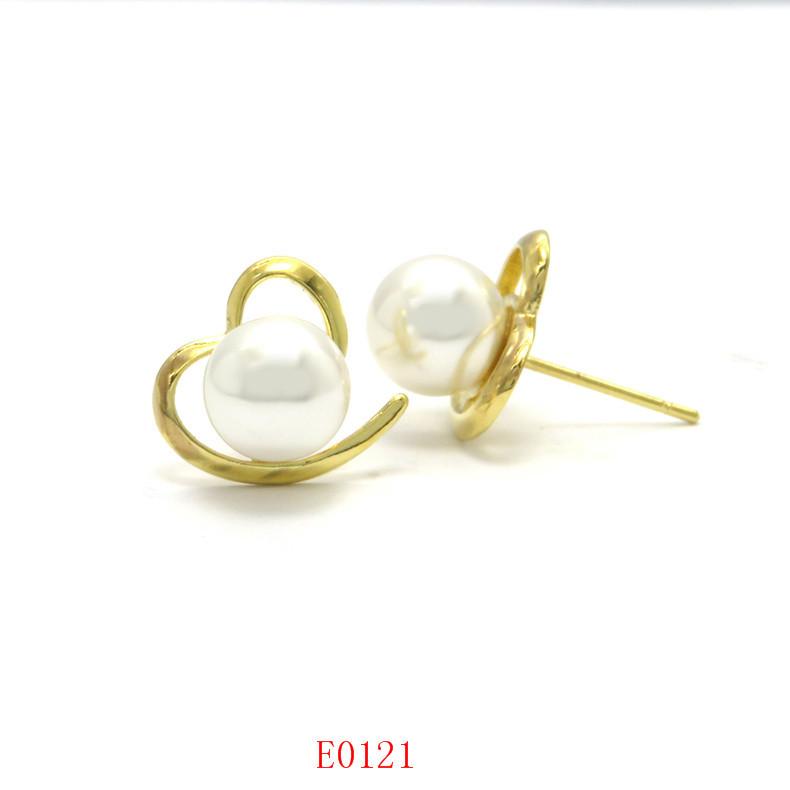2026 New Korean Version Design Women's Zircon Light Luxury High-end Niche Earrings Temperament Four-leaf Clover Sweet and Cool Stud Earrings Jewelry