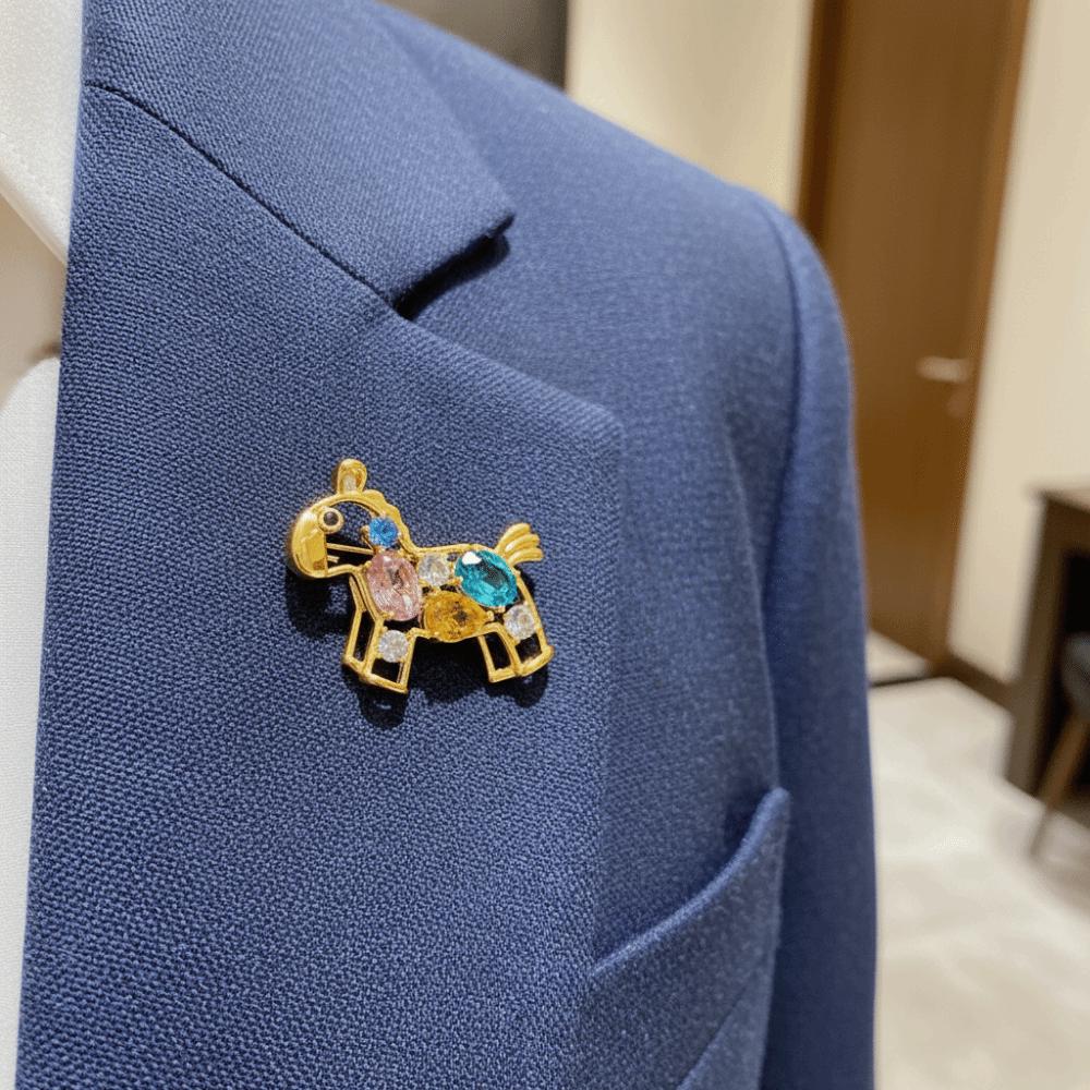 Elegance Zodiac Horse Brooch Understated Crystal Brooch Creative Animal Brooch Women Accessories