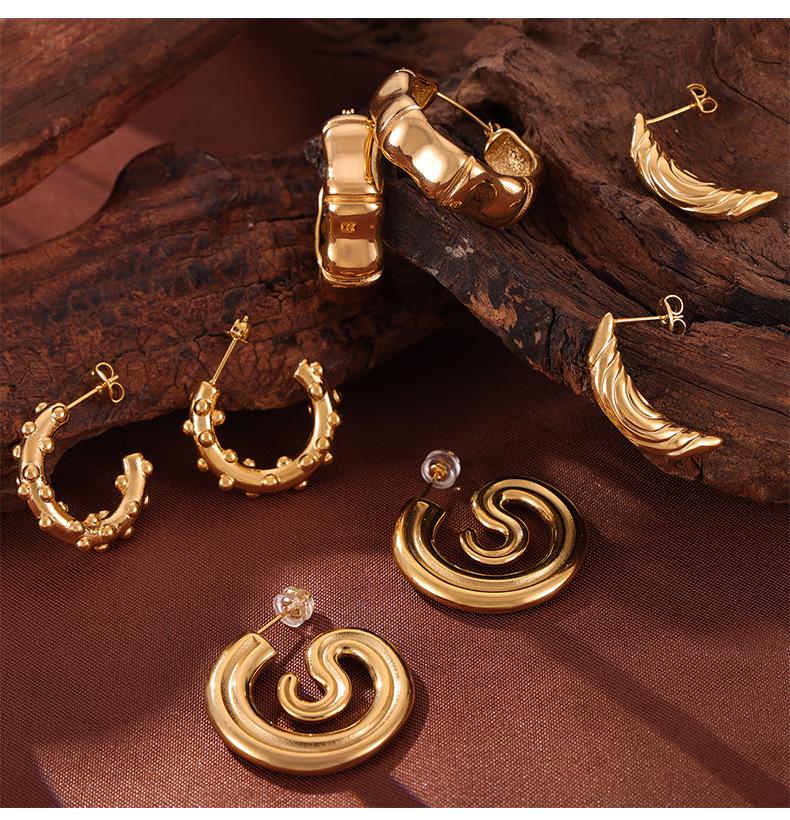 European & American C-Shaped Geometric Stud Earrings - Gold-Plated Titanium Steel Niche Design for Women
