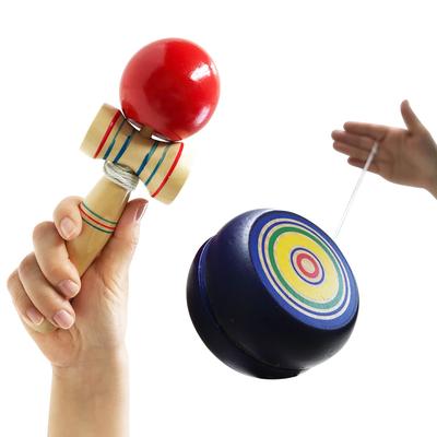 Drewniany Zestaw Ręcznie Wykonanych Zabawek Ludowych z Stojącym na Rękach i Rzucaniem Edukacyjny i edukacyjny rzemiosło ludowe Nostalgiczny i Kendama Jo-Jo, Kendama, Bączek, Bączek, Bączek.