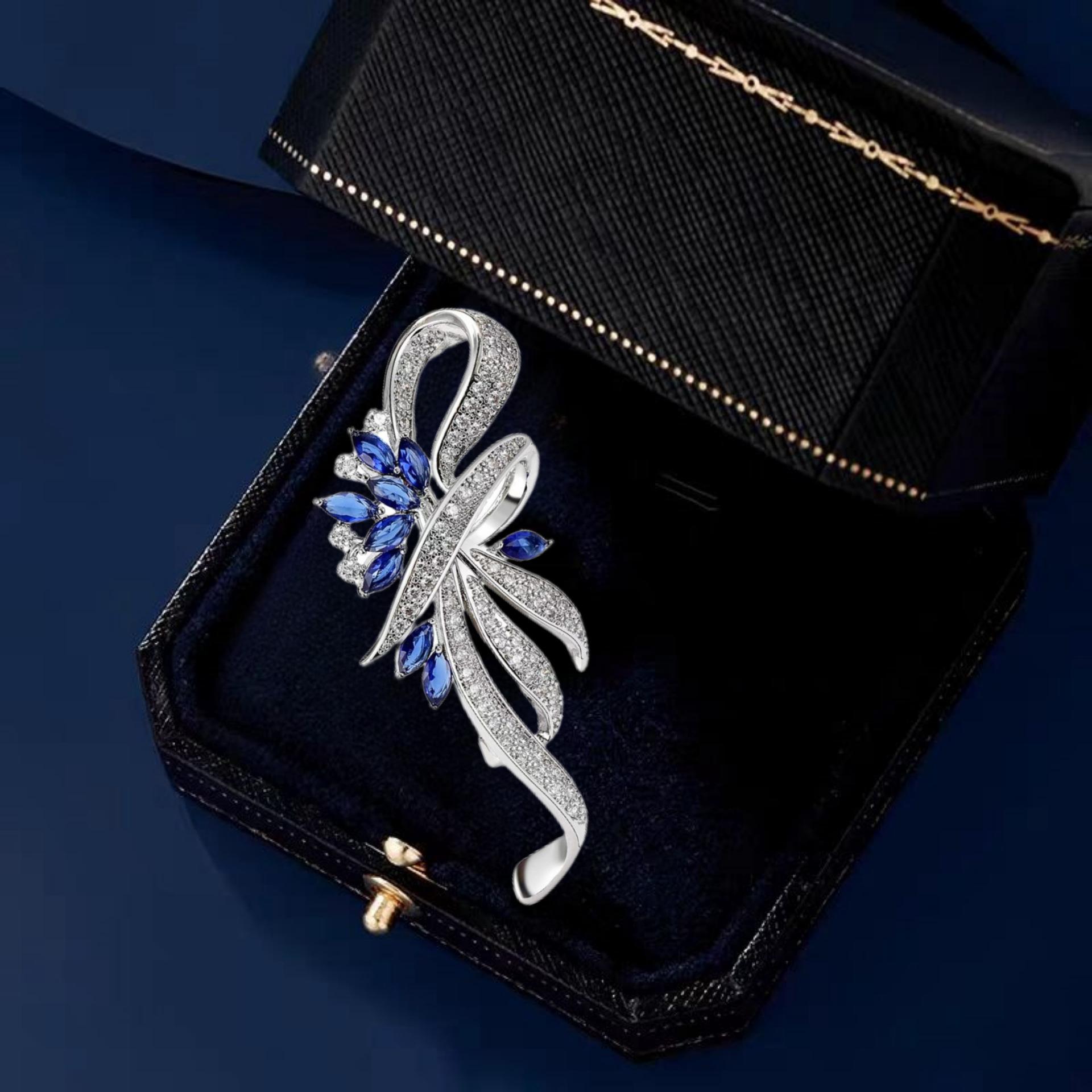 

Легкая роскошная атмосферная брошь из циркония, корсаж, высококачественная большая брошь с пряжкой, универсальные аксессуары для пальто и костюма