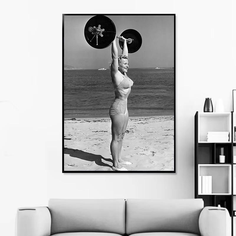 Schwarzweiß Frauen sonnen sich am Strand Surferinnen Fotografie Poster Leinwand Malerei Wandkunst Bilder Heiminneneinrichtung