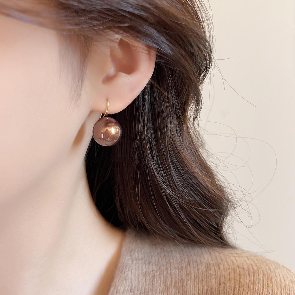 Autumn And Winter Chocolate Pearl Ear Hook Women'S Light Luxury High-End Temperament Earrings Niche Versatile Earrings