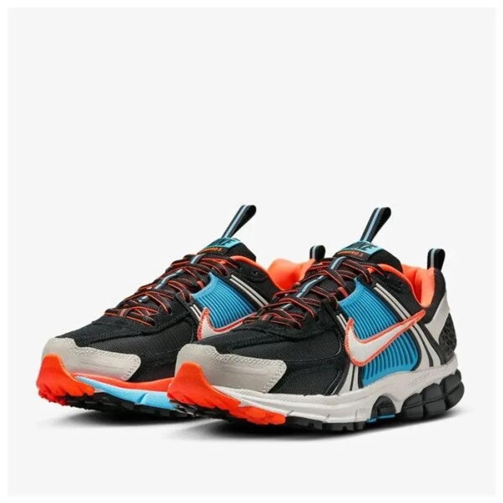 NIKE W ZOOM VOMERO 5 FZ3963-010